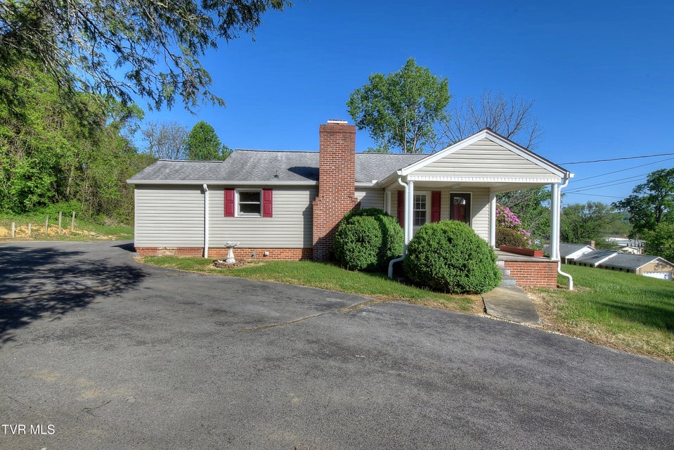 Photo #4: 433 Division Street