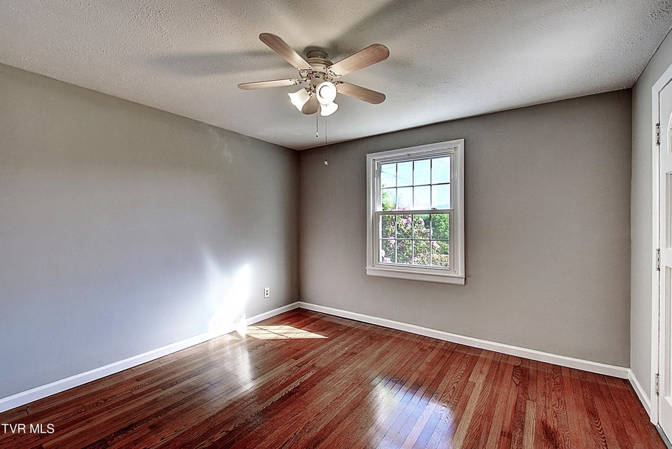 Photo #10: 433 Division Street