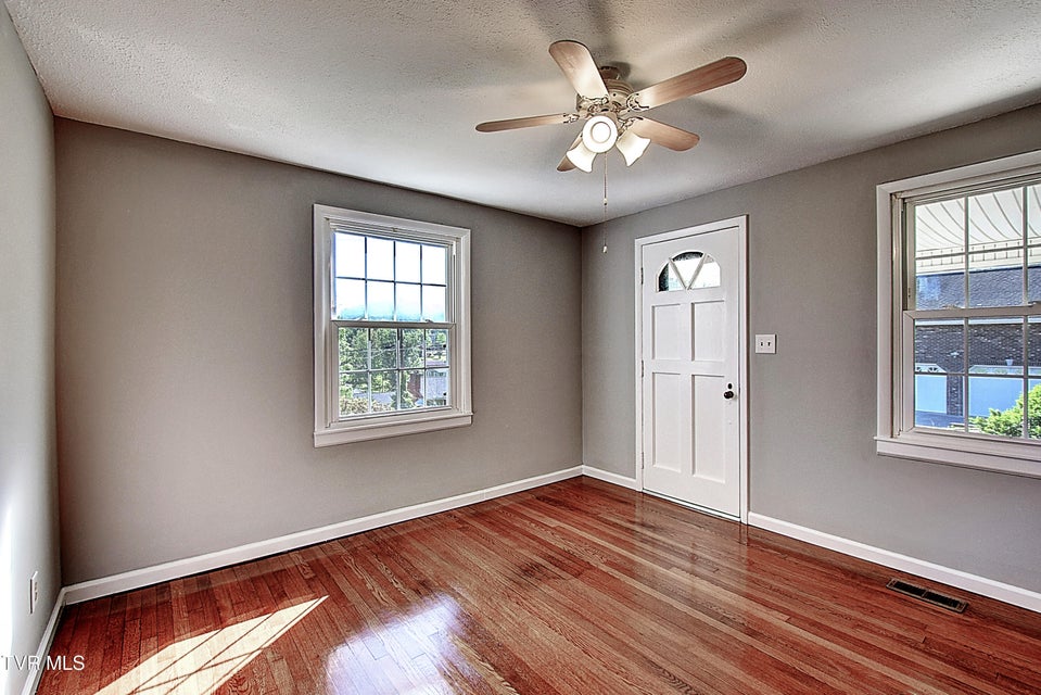 Photo #11: 433 Division Street