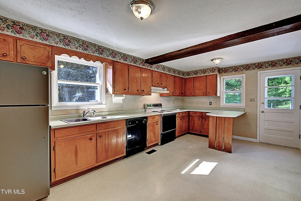 Photo #16: 433 Division Street