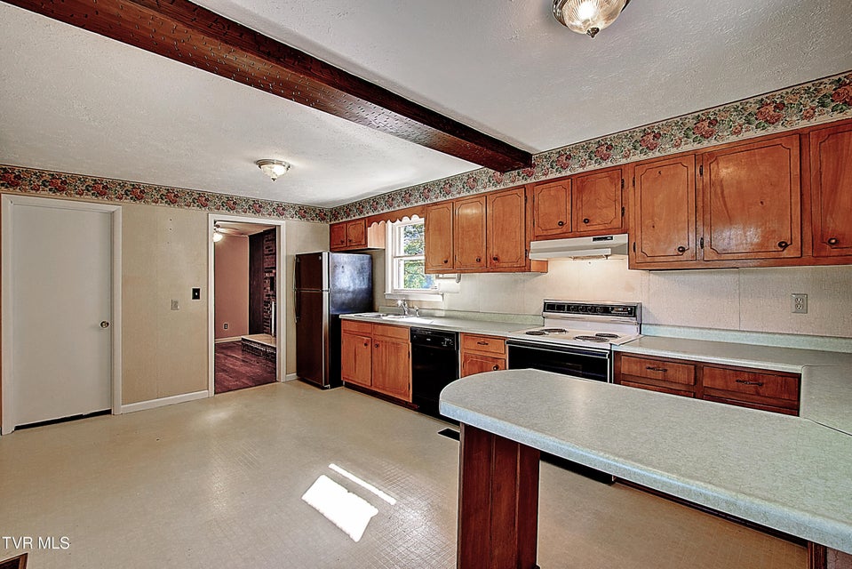 Photo #17: 433 Division Street