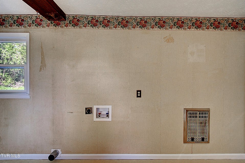 Photo #20: 433 Division Street