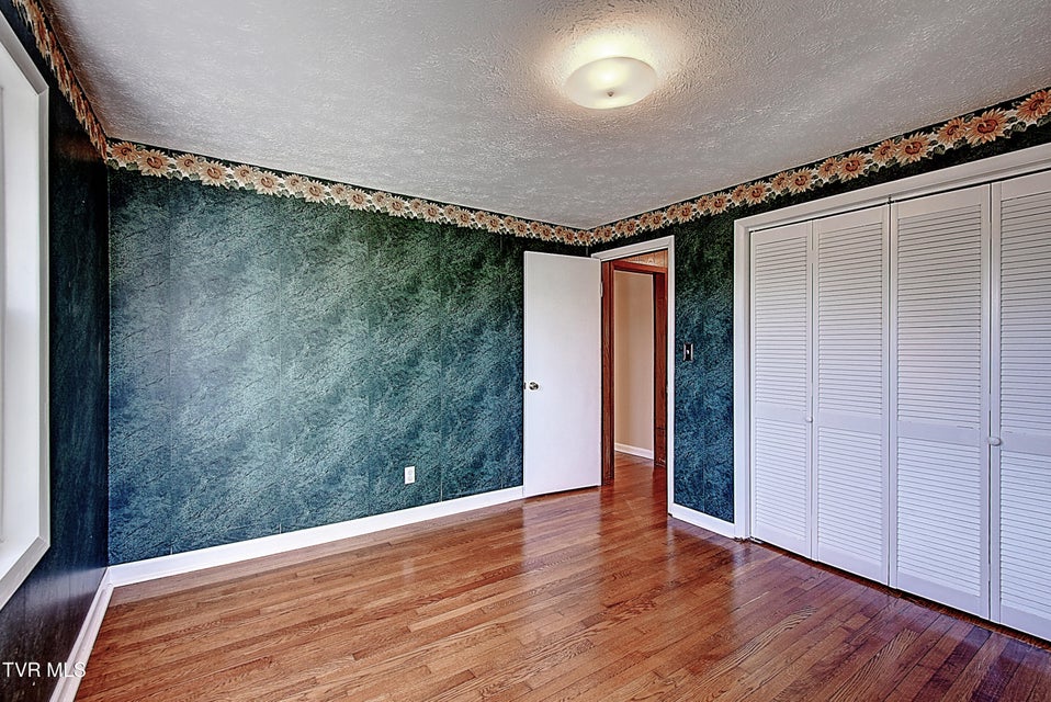 Photo #22: 433 Division Street