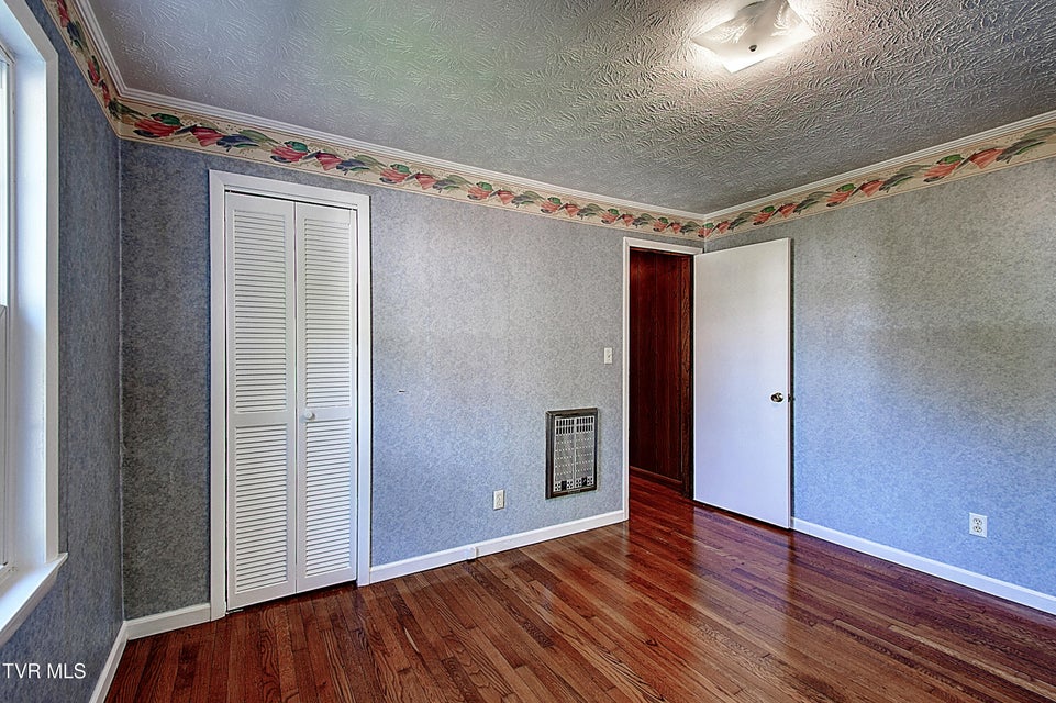 Photo #24: 433 Division Street