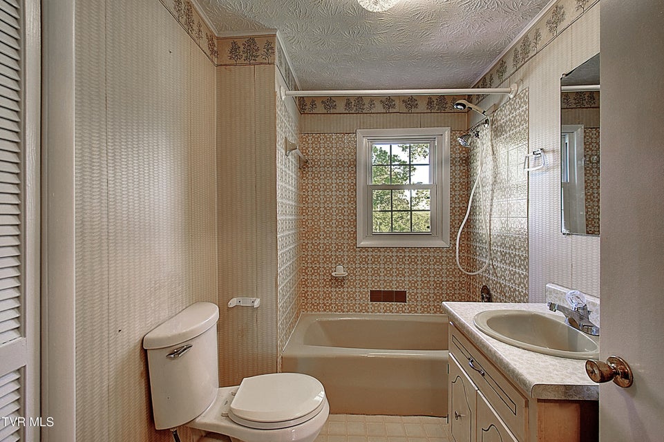 Photo #25: 433 Division Street