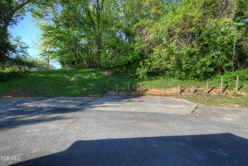 Photo #33: 433 Division Street