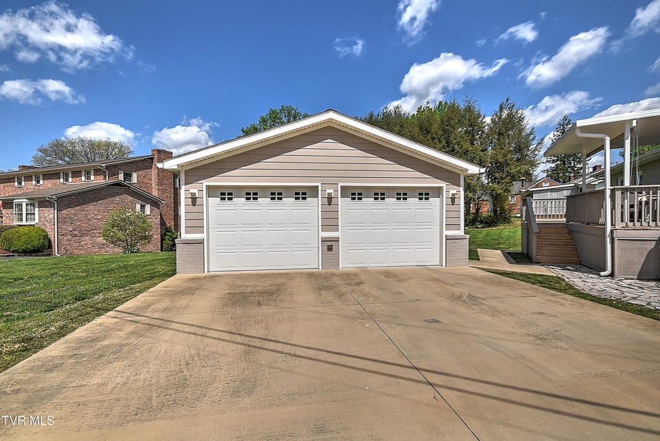 Photo #4: 101 Mcarthur Avenue