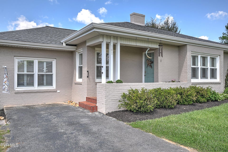 Photo #3: 101 Mcarthur Avenue