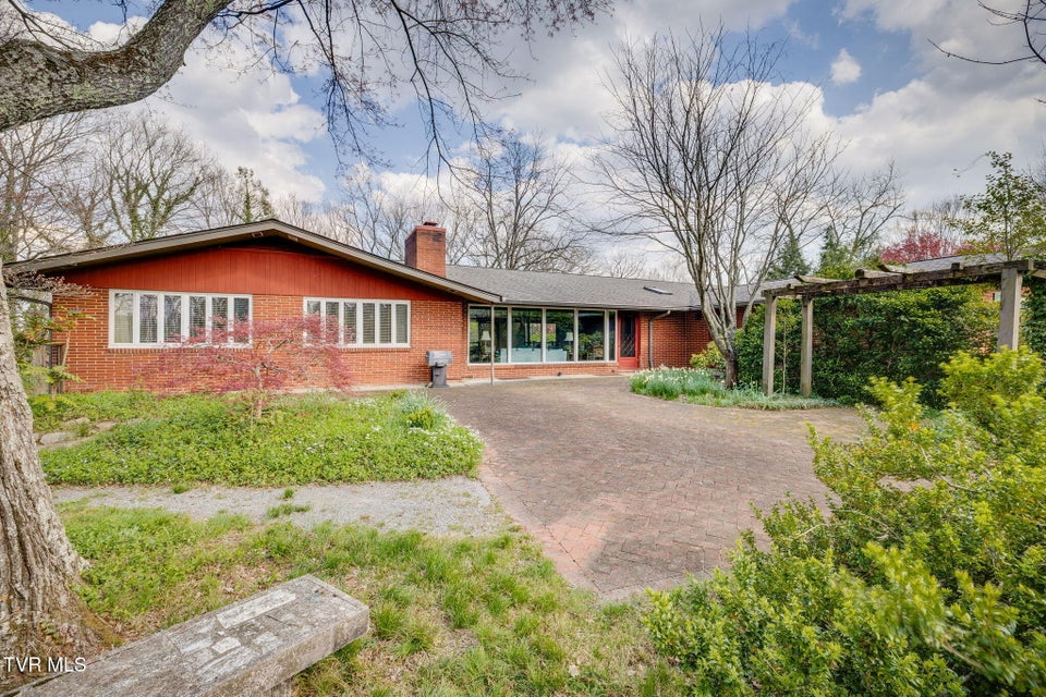Photo #81: 1939 Riverport Road