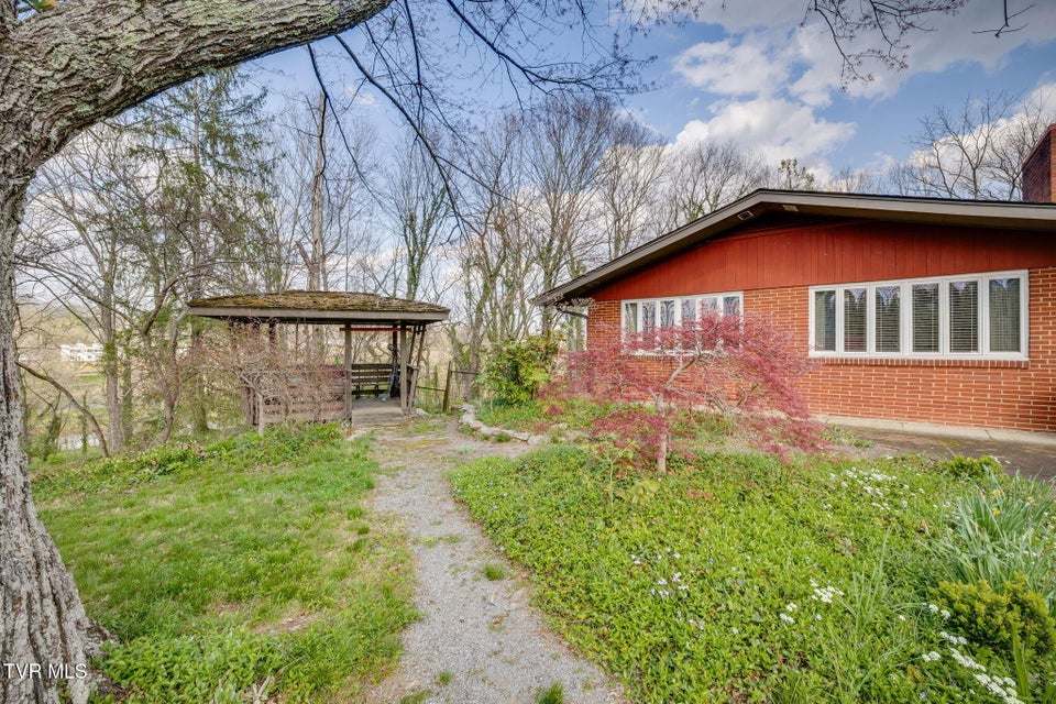 Photo #83: 1939 Riverport Road