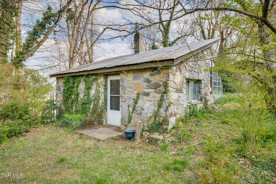 Photo #95: 1939 Riverport Road
