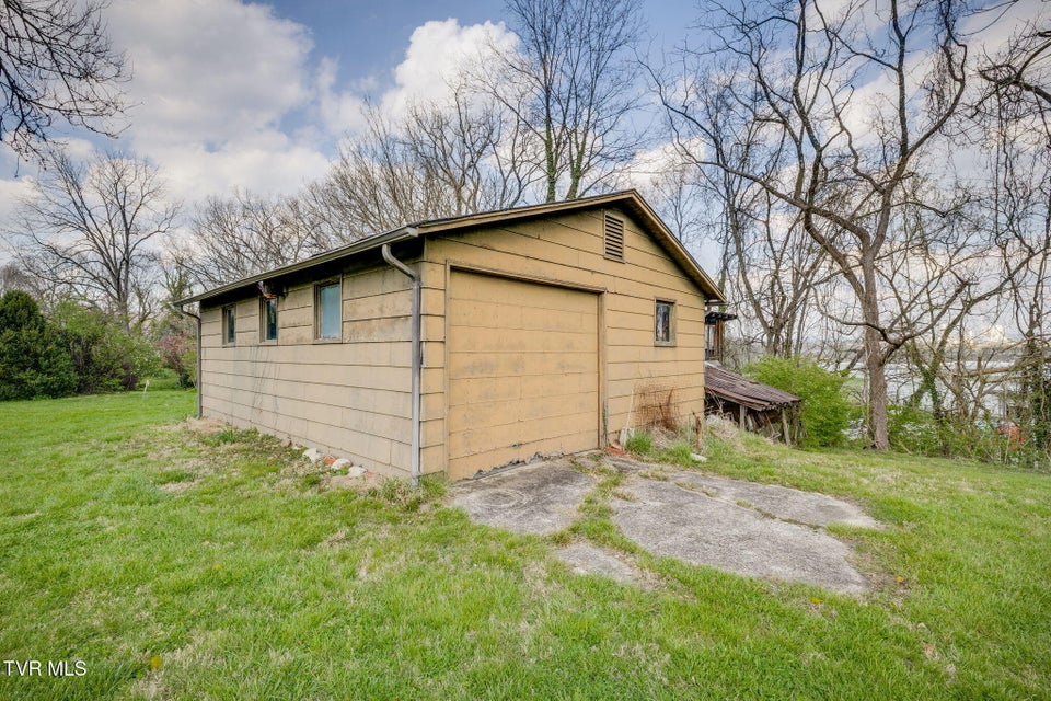 Photo #97: 1939 Riverport Road