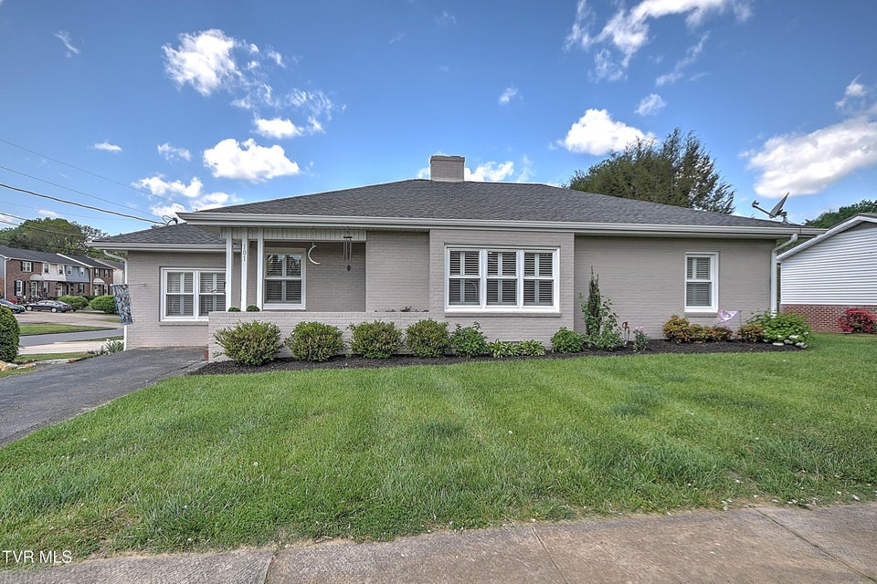 Photo #2: 101 Mcarthur Avenue