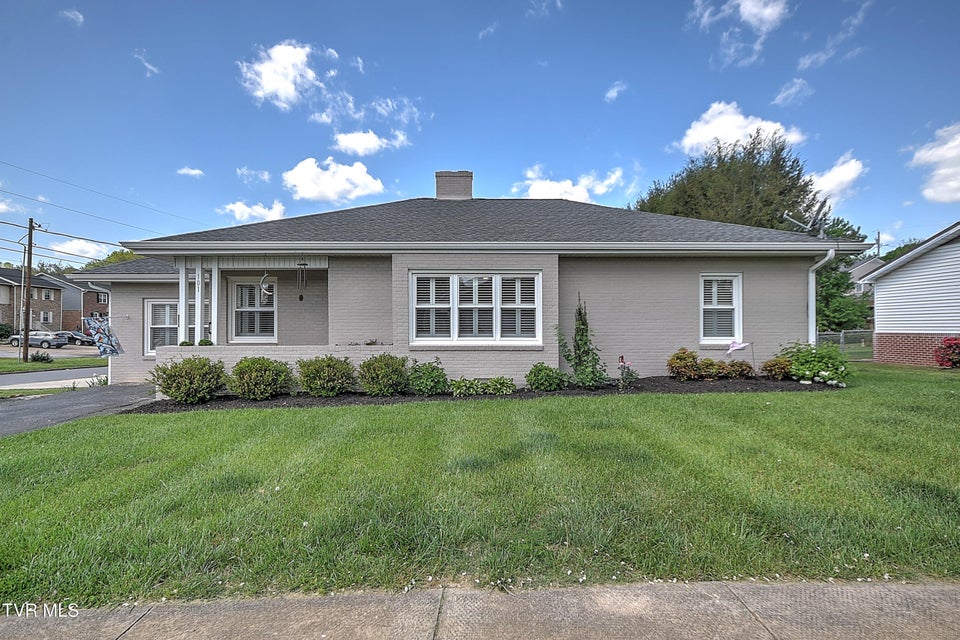 Photo #5: 101 Mcarthur Avenue