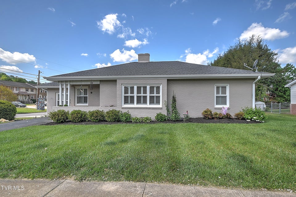 Photo #6: 101 Mcarthur Avenue