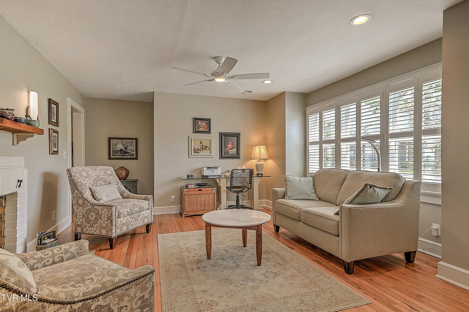 Photo #8: 101 Mcarthur Avenue