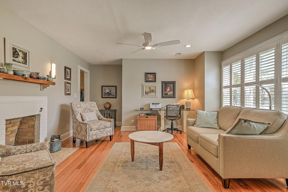 Photo #9: 101 Mcarthur Avenue