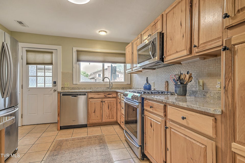 Photo #14: 101 Mcarthur Avenue