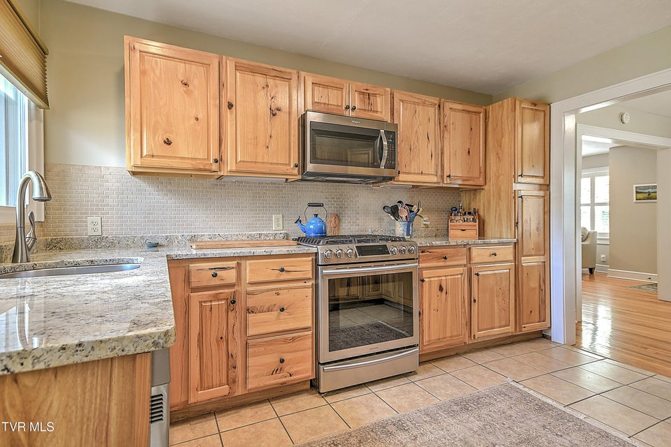 Photo #16: 101 Mcarthur Avenue