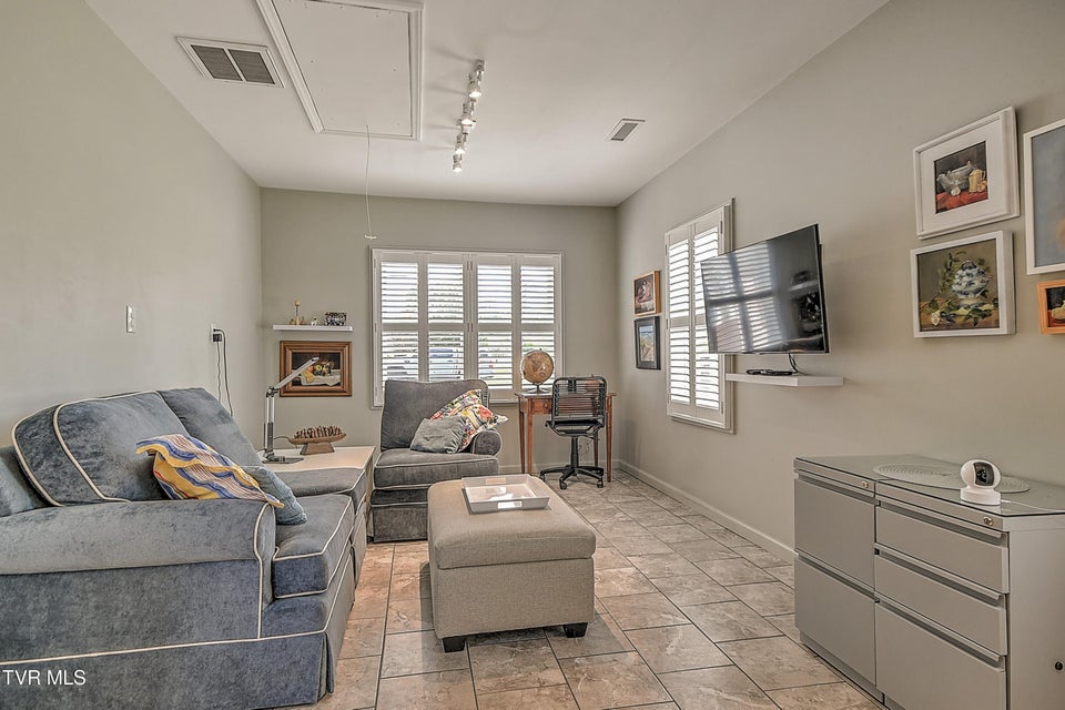 Photo #17: 101 Mcarthur Avenue