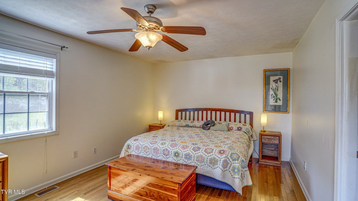 Photo #32: 2545 Siam Road