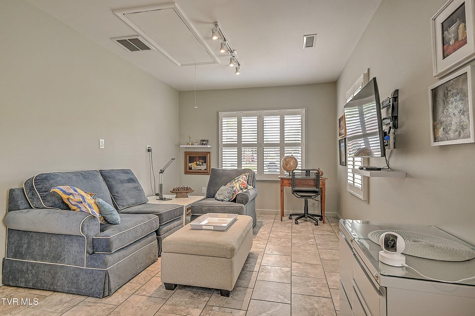 Photo #18: 101 Mcarthur Avenue