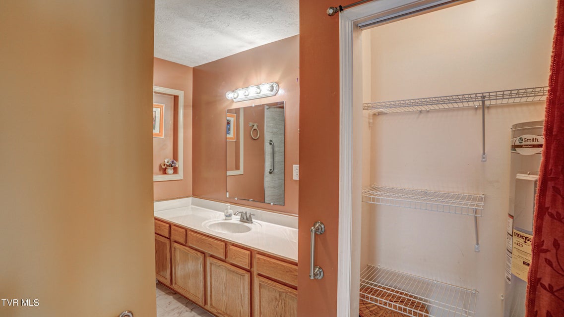 Photo #36: 2545 Siam Road