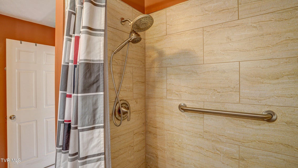 Photo #38: 2545 Siam Road