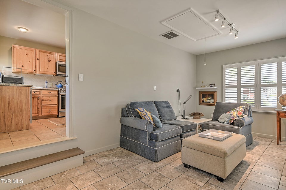 Photo #19: 101 Mcarthur Avenue