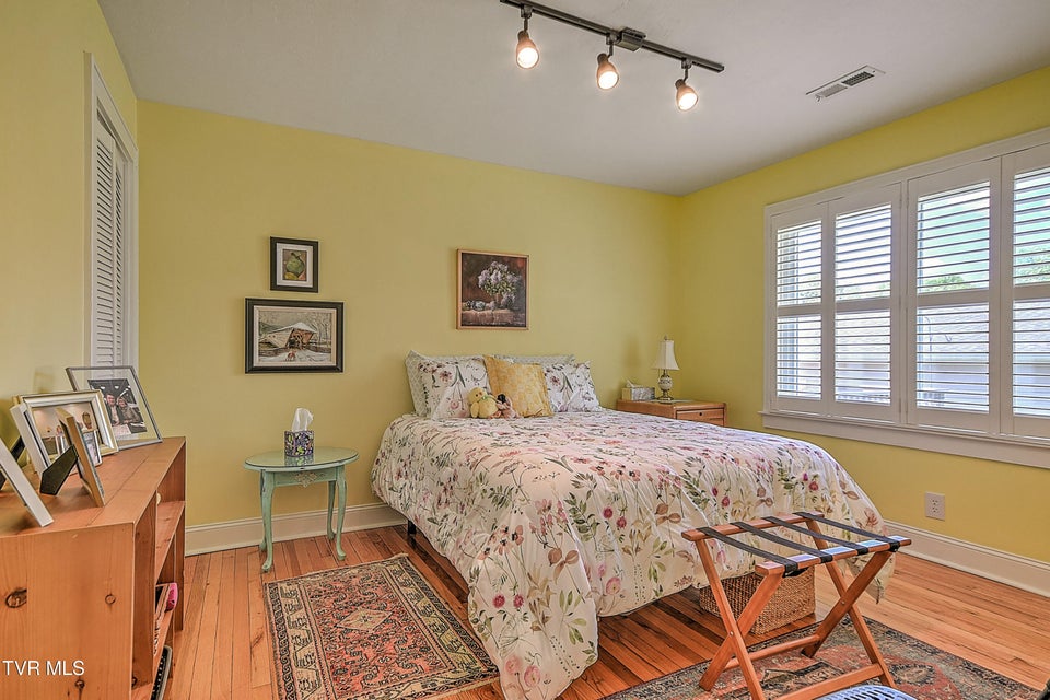 Photo #21: 101 Mcarthur Avenue