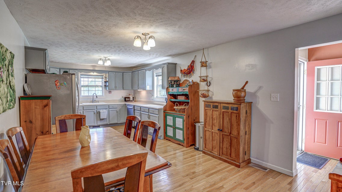 Photo #24: 2545 Siam Road