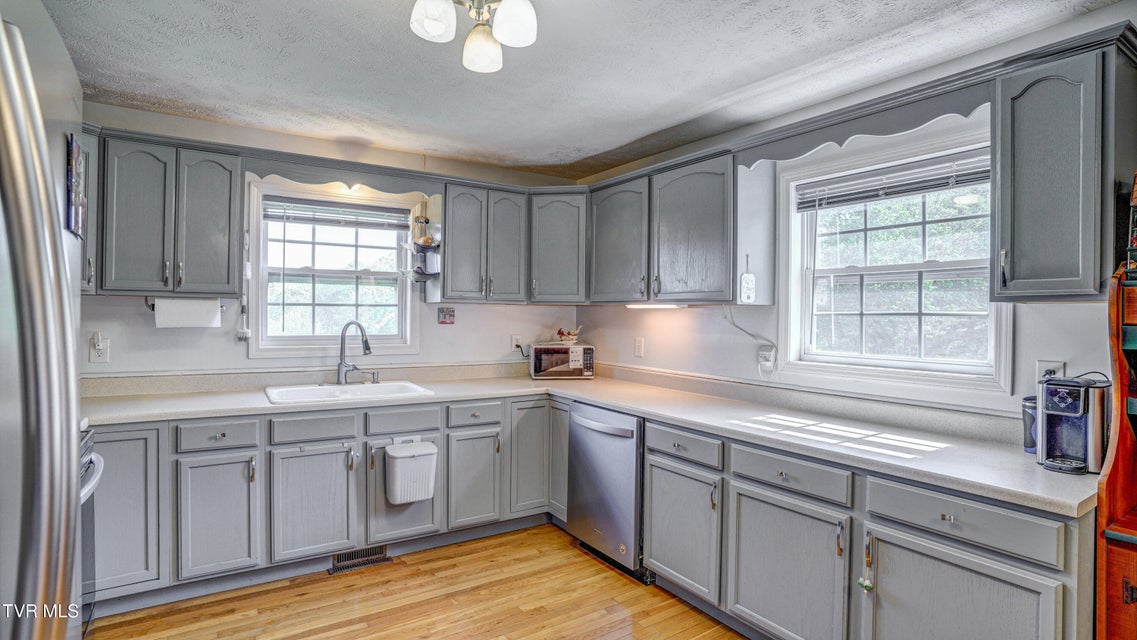 Photo #28: 2545 Siam Road