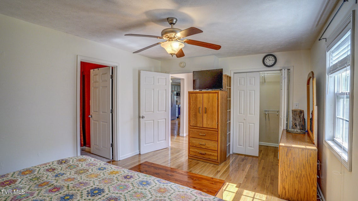 Photo #34: 2545 Siam Road