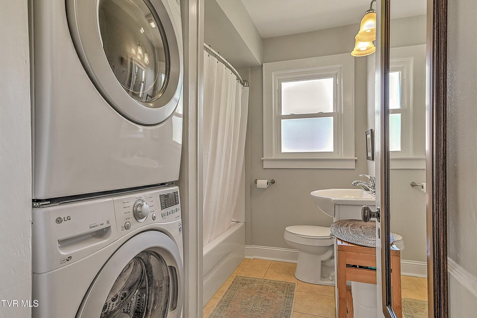 Photo #25: 101 Mcarthur Avenue