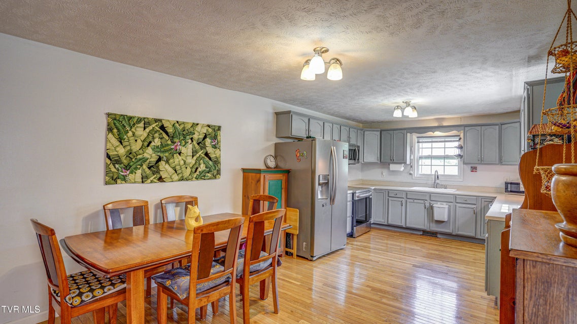 Photo #25: 2545 Siam Road