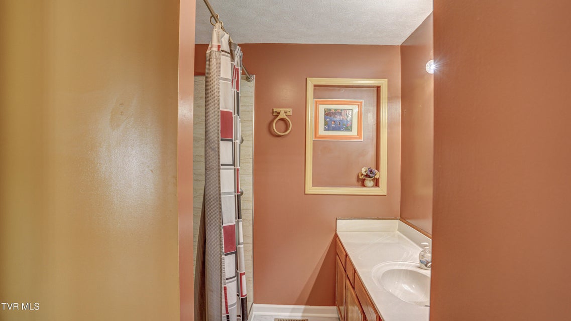 Photo #37: 2545 Siam Road