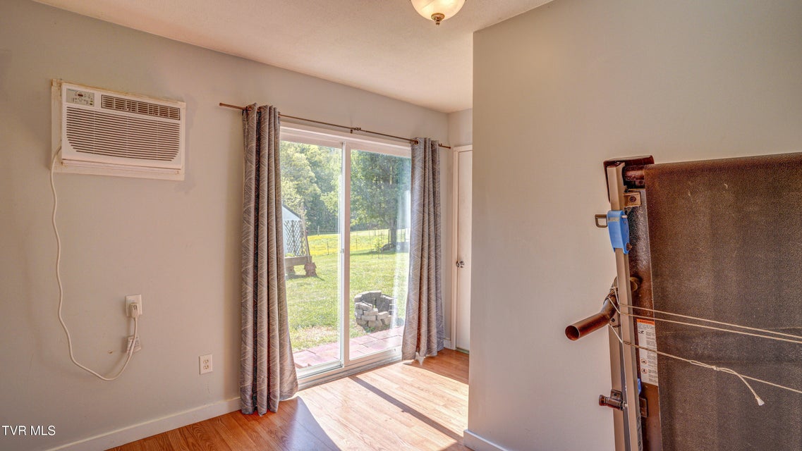 Photo #41: 2545 Siam Road