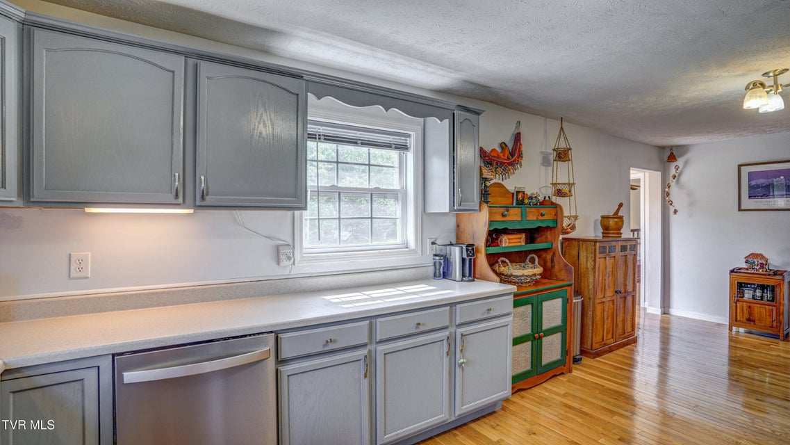 Photo #29: 2545 Siam Road