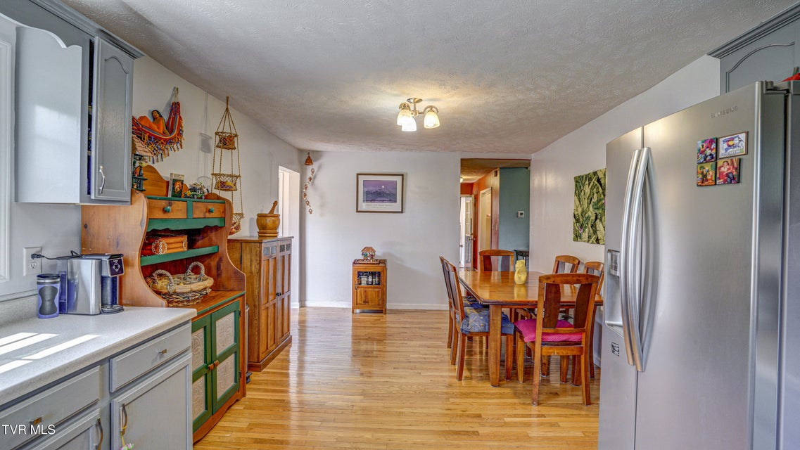 Photo #31: 2545 Siam Road