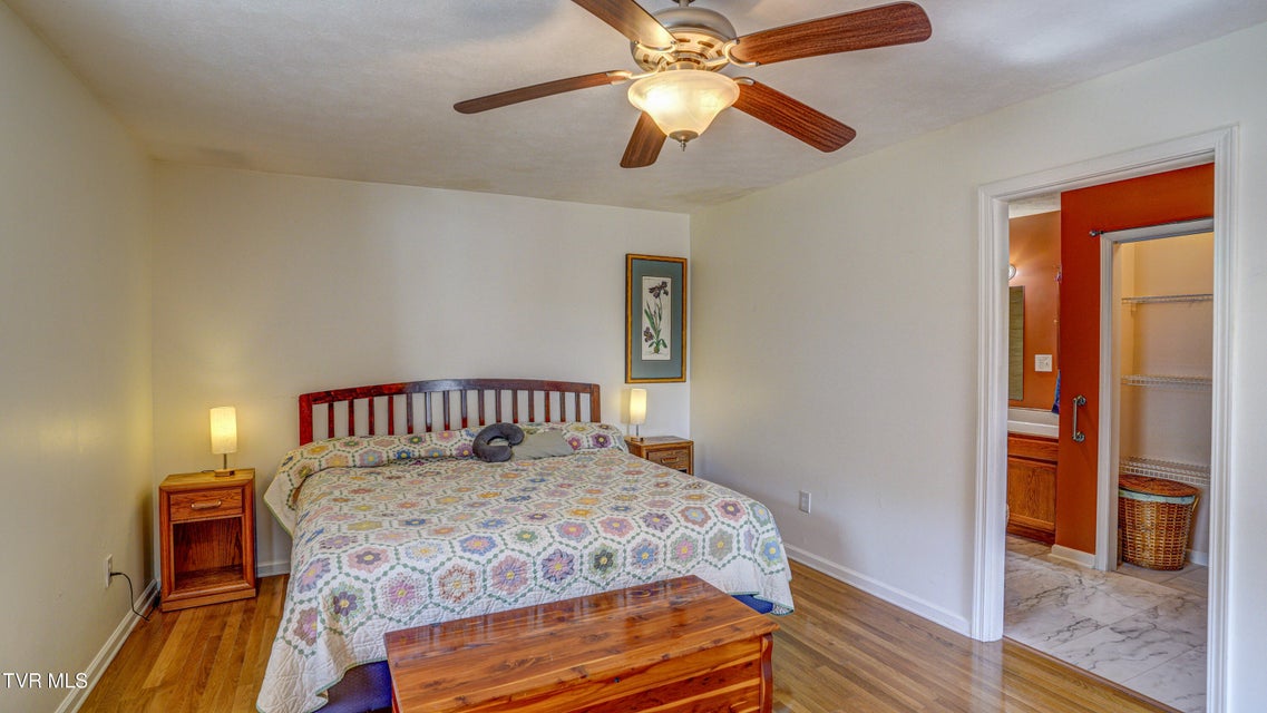 Photo #33: 2545 Siam Road