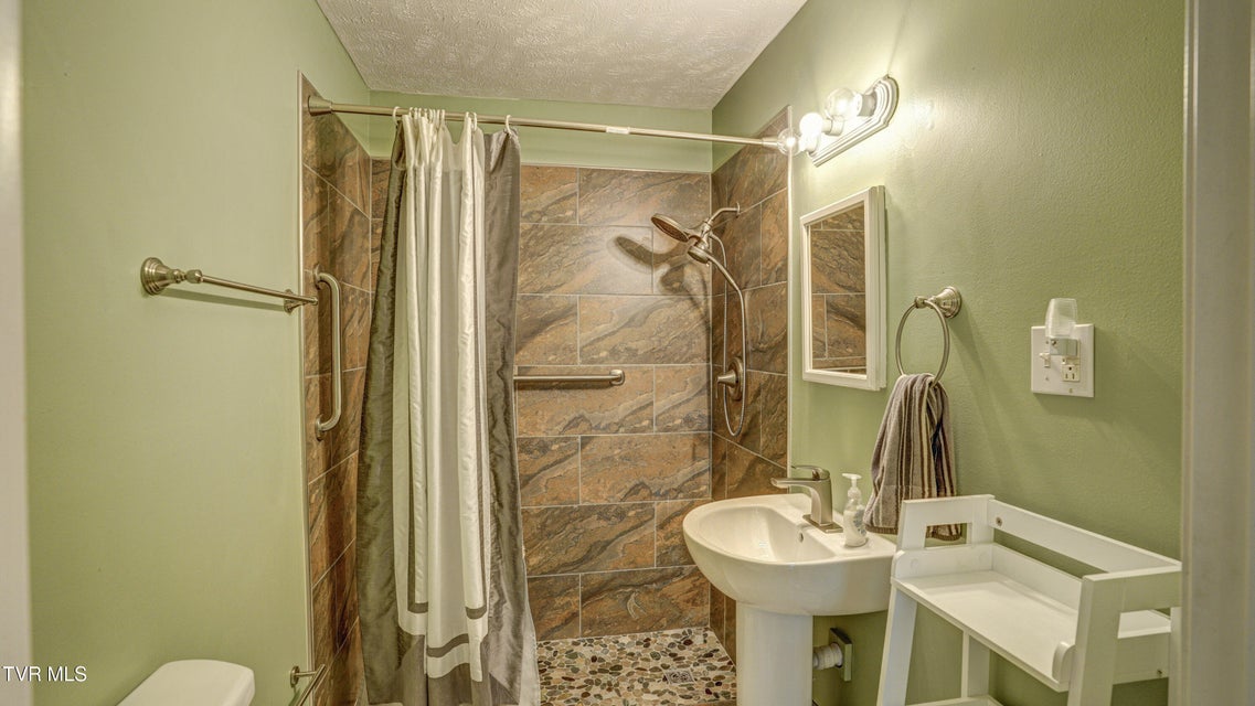 Photo #47: 2545 Siam Road