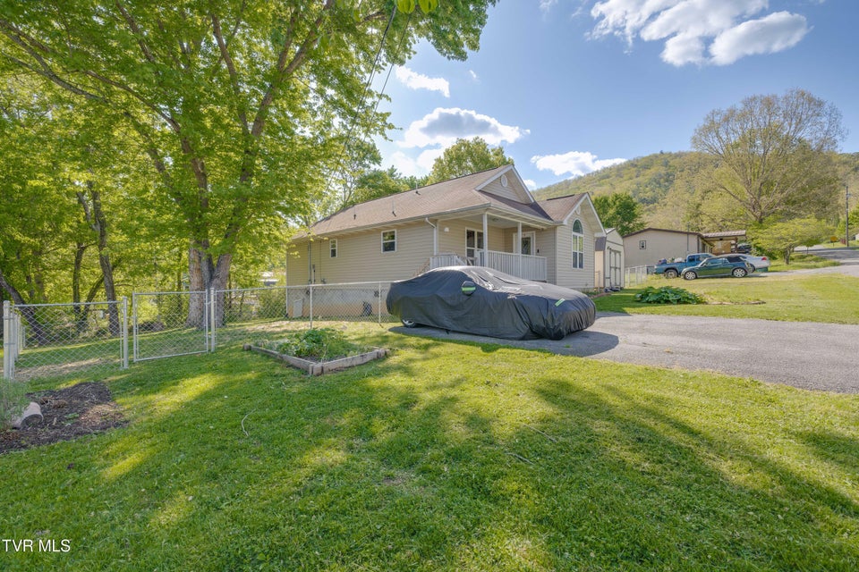 Photo #3: 154 Sycamore Street