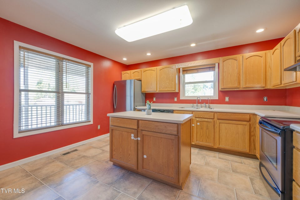 Photo #11: 154 Sycamore Street