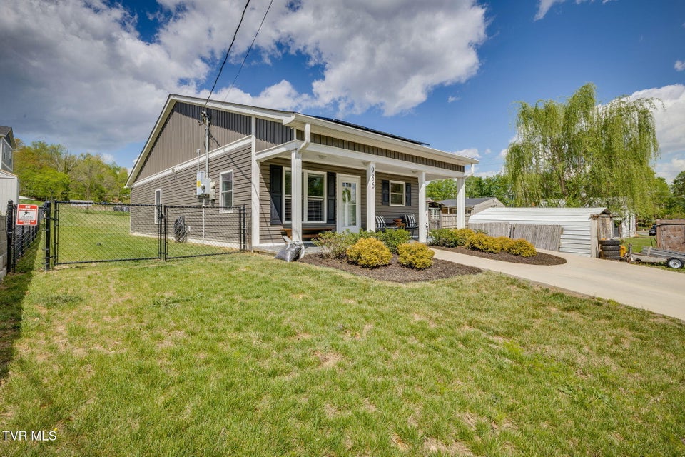 Photo #2: 986 Glen Street