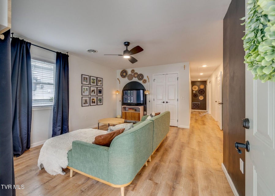 Photo #5: 986 Glen Street