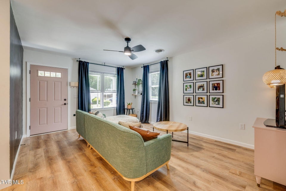 Photo #4: 986 Glen Street