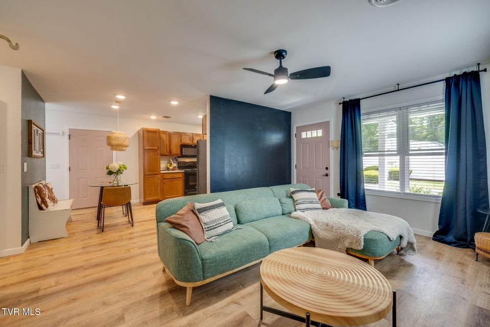 Photo #3: 986 Glen Street