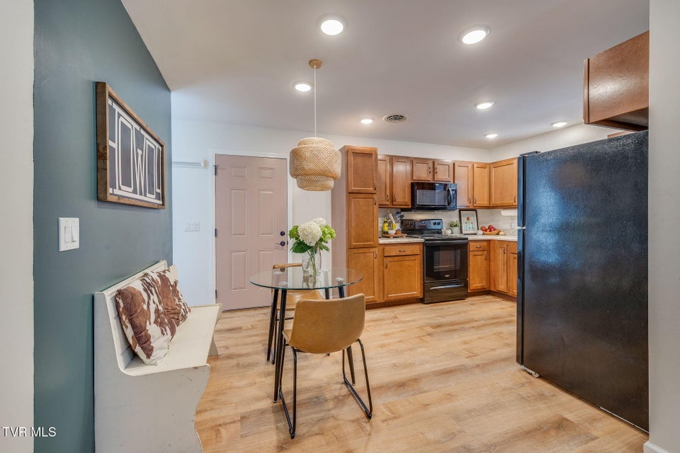 Photo #6: 986 Glen Street