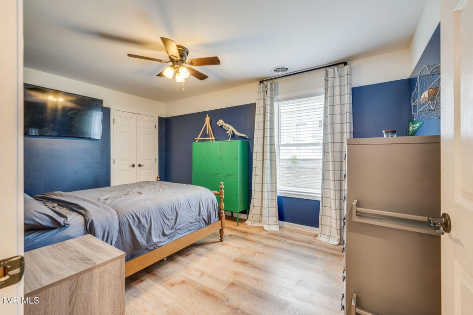 Photo #15: 986 Glen Street