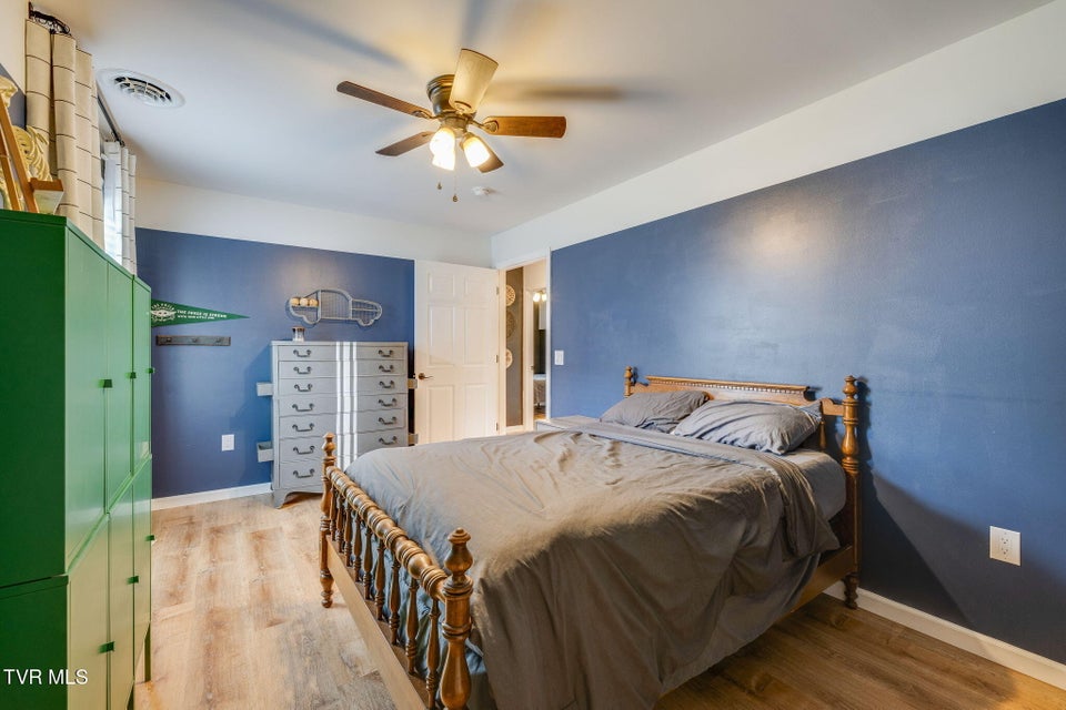 Photo #16: 986 Glen Street